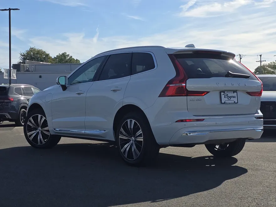 2022 Volvo XC60 Recharge Hybrid Inscription photo 1