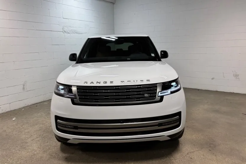 2025 Land Rover Range Rover SE photo 1