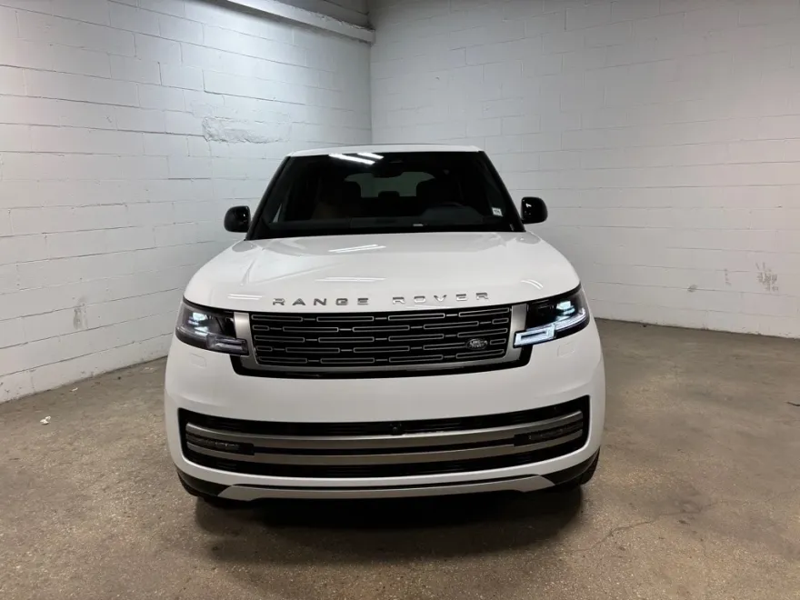 2025 Land Rover Range Rover SE photo 1