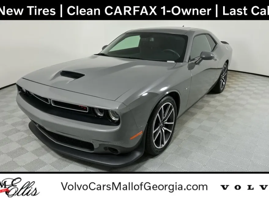 2023 Dodge Challenger R/T photo 1