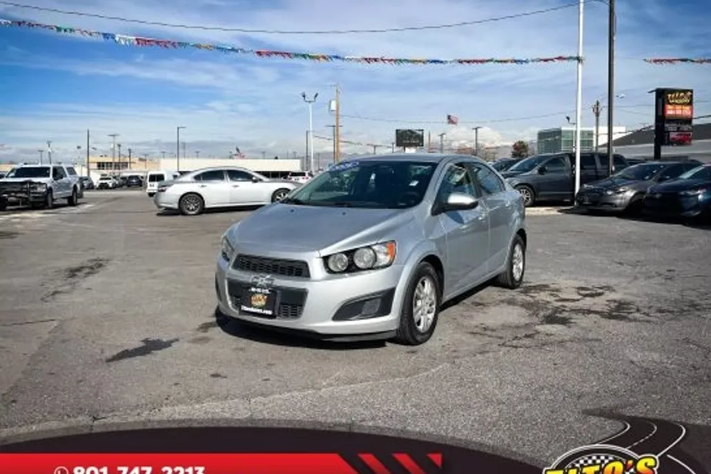 2016 Chevrolet Sonic LT photo 1