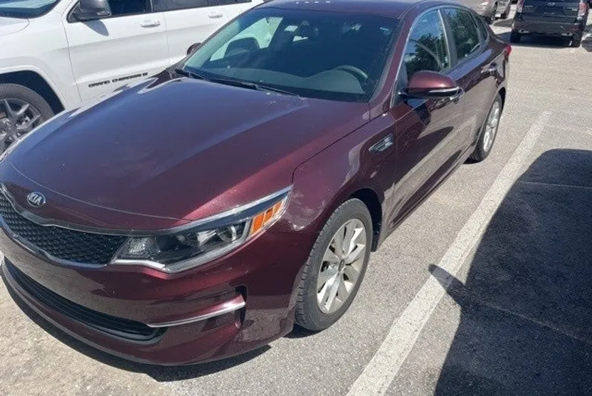 2018 Kia Optima LX photo 1