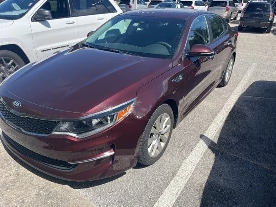 2018 Kia Optima LX photo 1