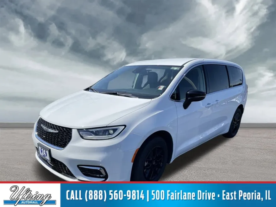 2024 Chrysler Pacifica Touring L photo 1
