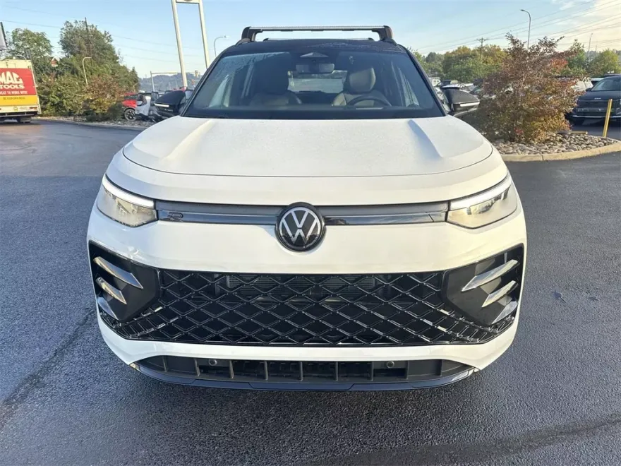 2025 Volkswagen Tiguan SE R-Line Black photo 1