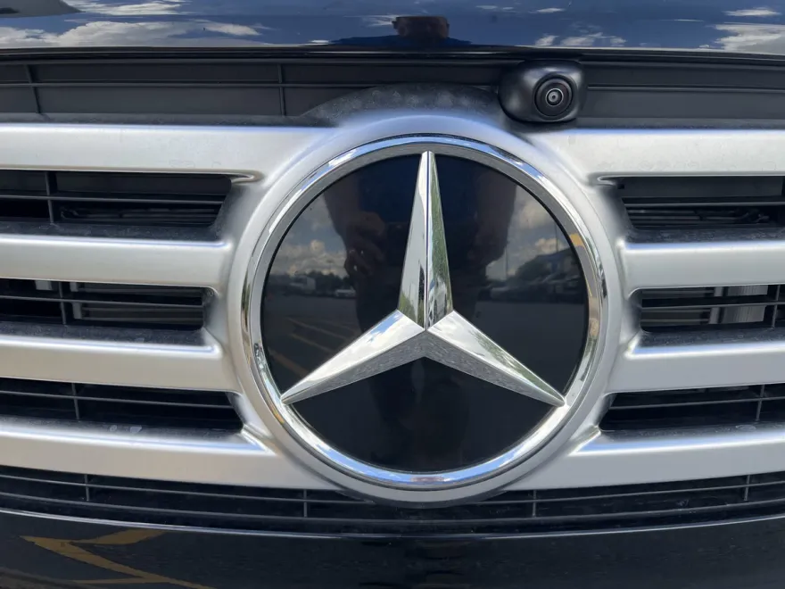 2025 Mercedes Benz GLB 250 photo 1