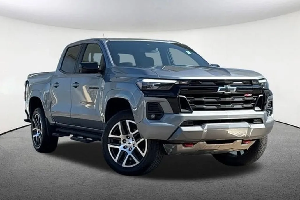 2023 Chevrolet Colorado Z71 photo 1
