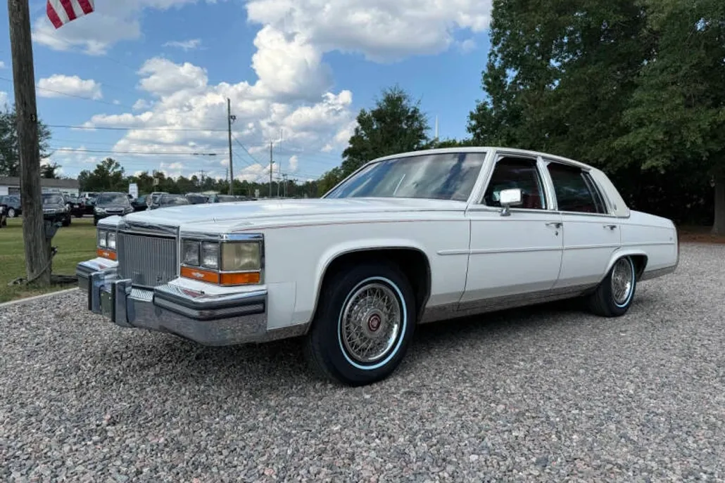 1989 Cadillac Brougham photo 1