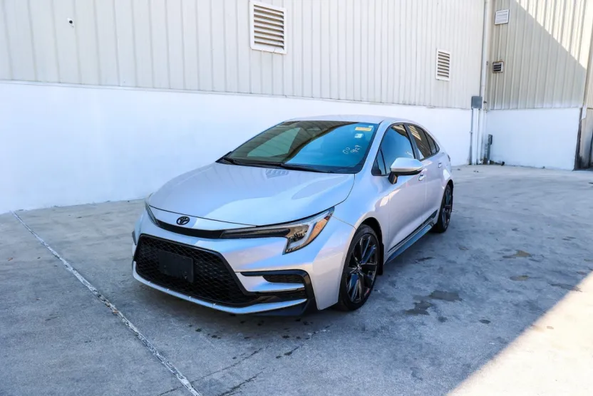 2023 Toyota Corolla SE photo 1