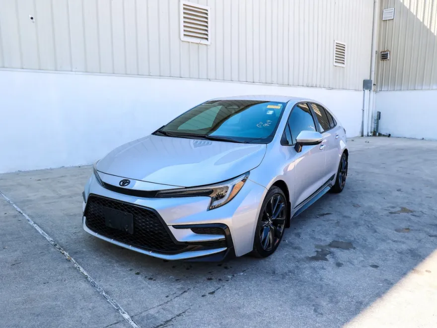 2023 Toyota Corolla SE photo 1
