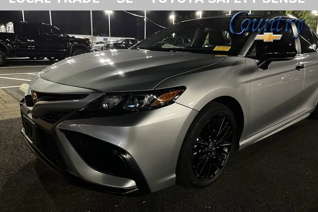 2021 Toyota Camry SE photo 1