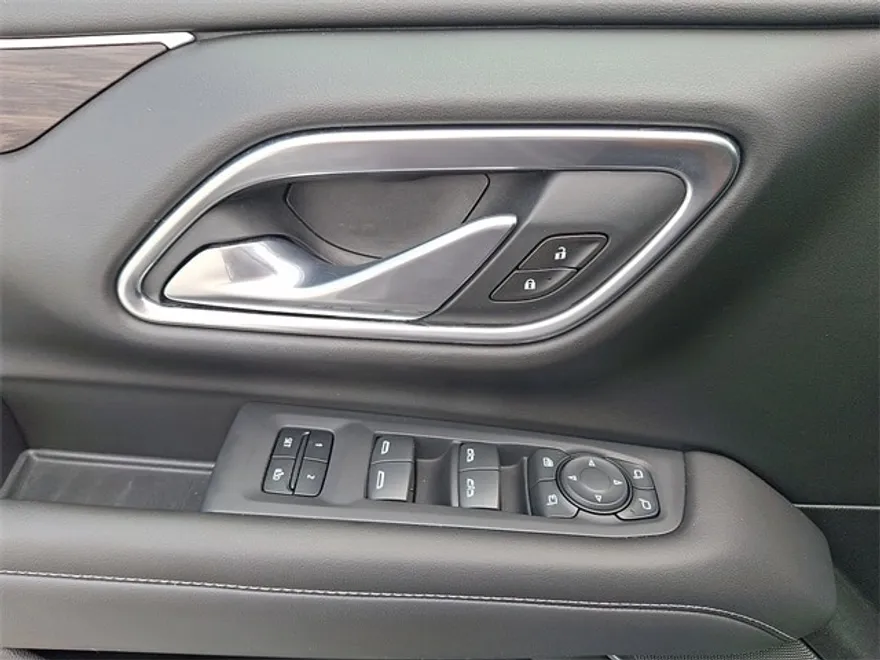 2021 Chevrolet Tahoe LT photo 2