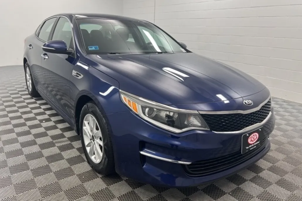 2018 Kia Optima LX photo 1