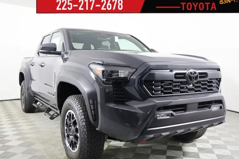 2025 Toyota Tacoma TRD Off-Road Double Cab photo 1