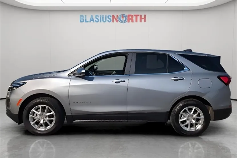 2023 Chevrolet Equinox LT photo 1