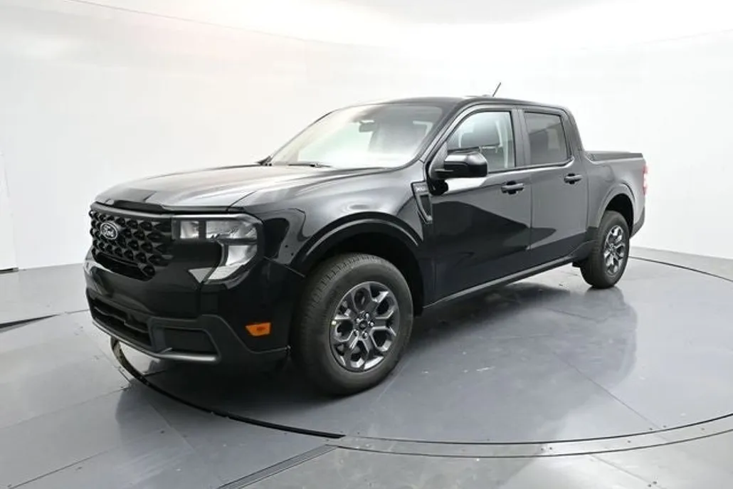 2025 Ford Maverick XLT photo 1
