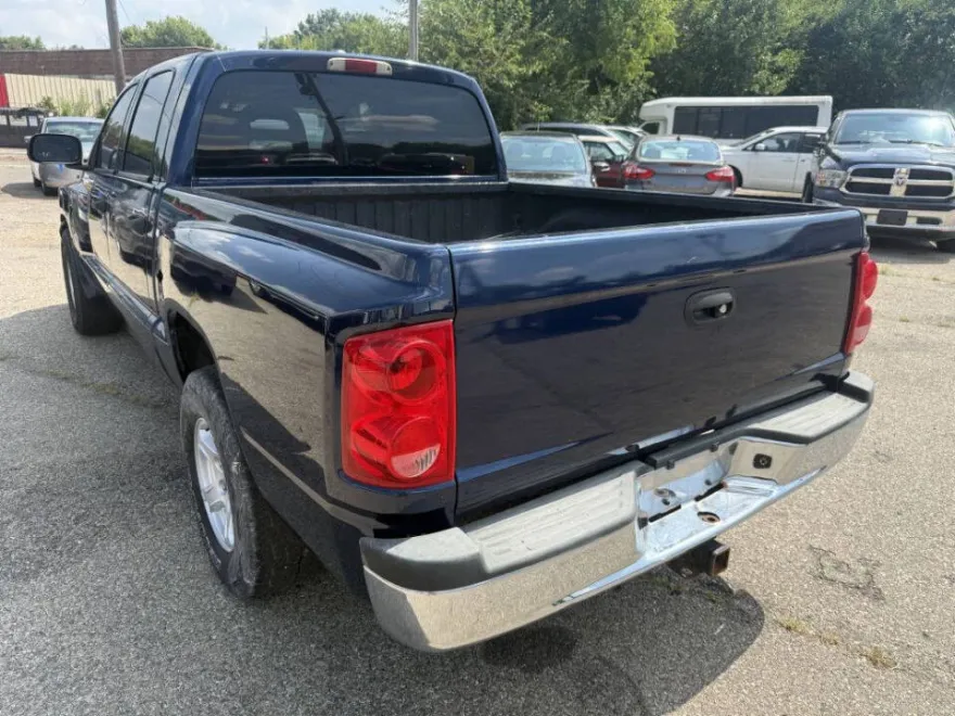 2006 Dodge Dakota SLT photo 2