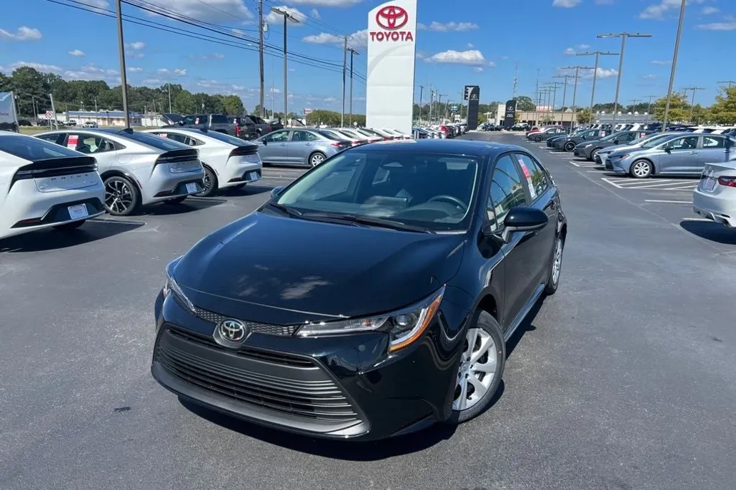 2026 Toyota Corolla LE photo 1