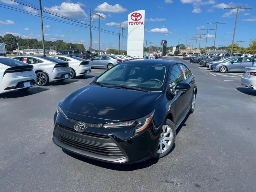 2026 Toyota Corolla LE photo 1