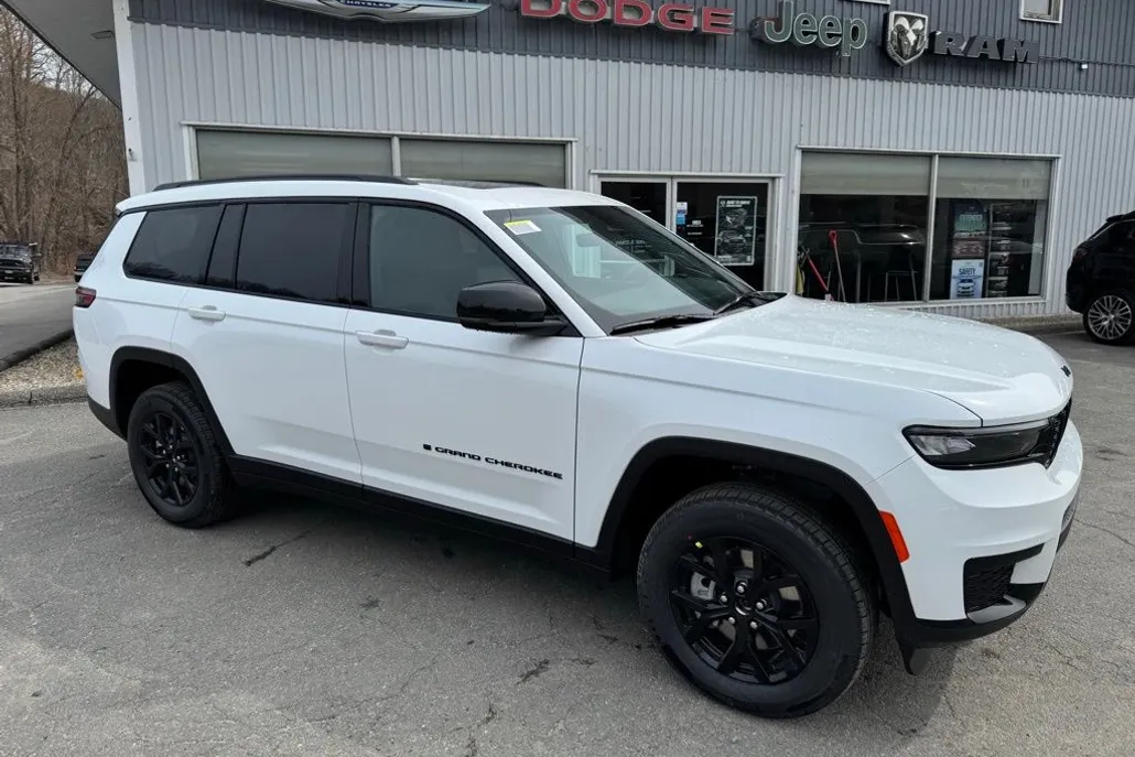 2025 Jeep Grand Cherokee Altitude photo 1