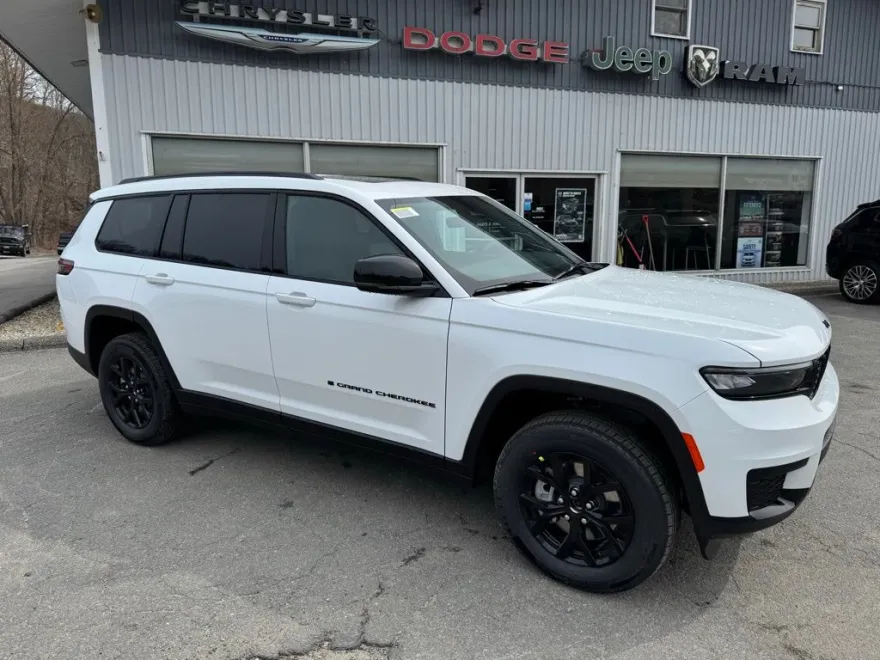 2025 Jeep Grand Cherokee Altitude photo 1