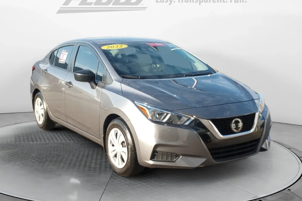 2022 Nissan Versa 1.6 S photo 1