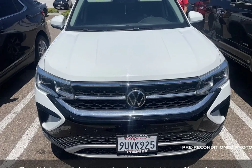 2022 Volkswagen Taos SEL photo 1