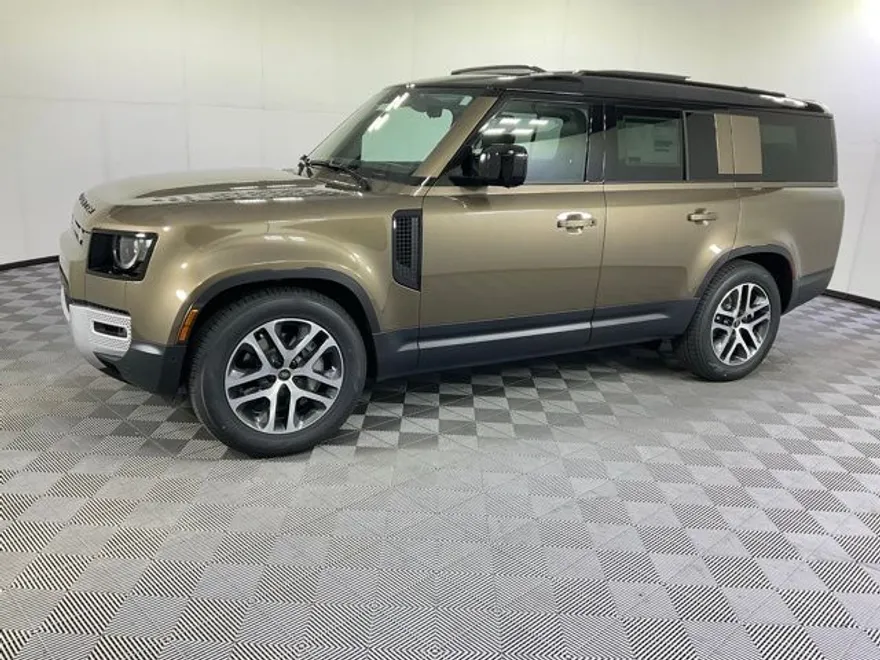 2025 Land Rover Defender S photo 1