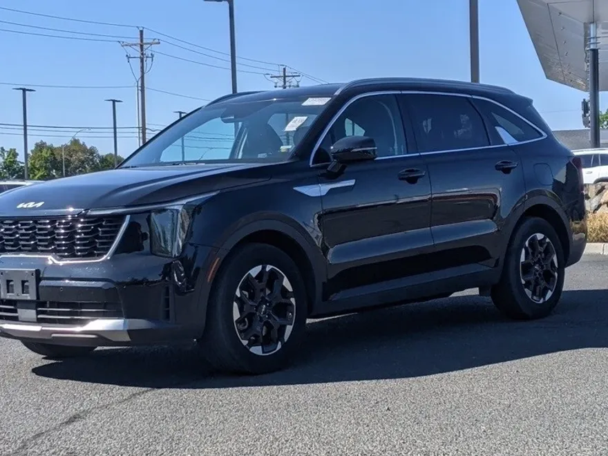 2024 Kia Sorento S photo 1