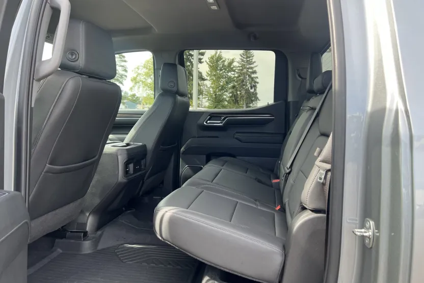 2023 Chevrolet Silverado 1500 RST photo 1