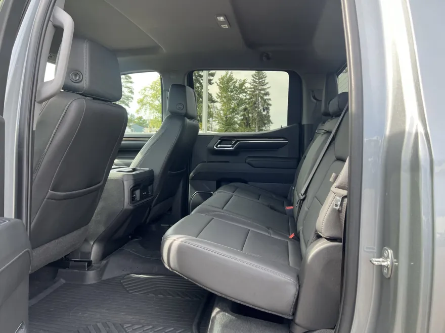 2023 Chevrolet Silverado 1500 RST photo 1