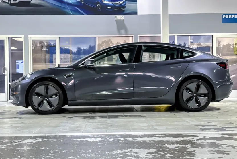 2018 Tesla Model 3 Long Range photo 1