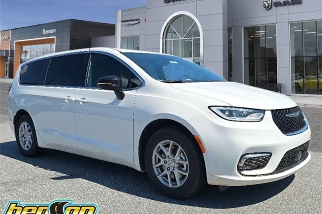 2026 Chrysler Pacifica photo 1