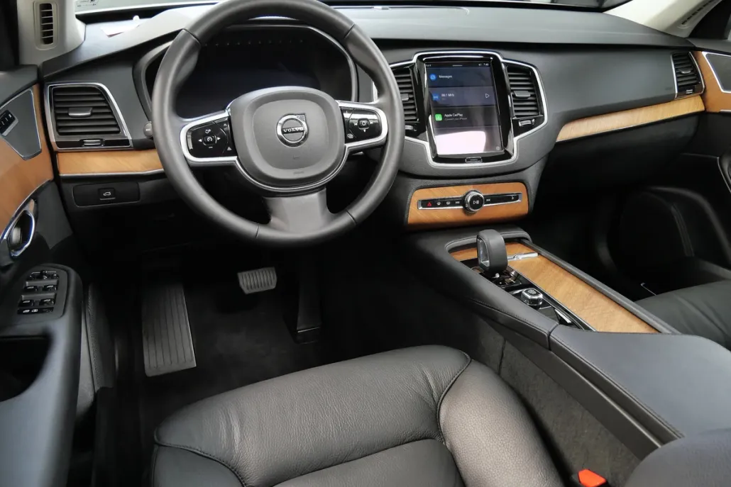 2025 Volvo XC90 Plus photo 1