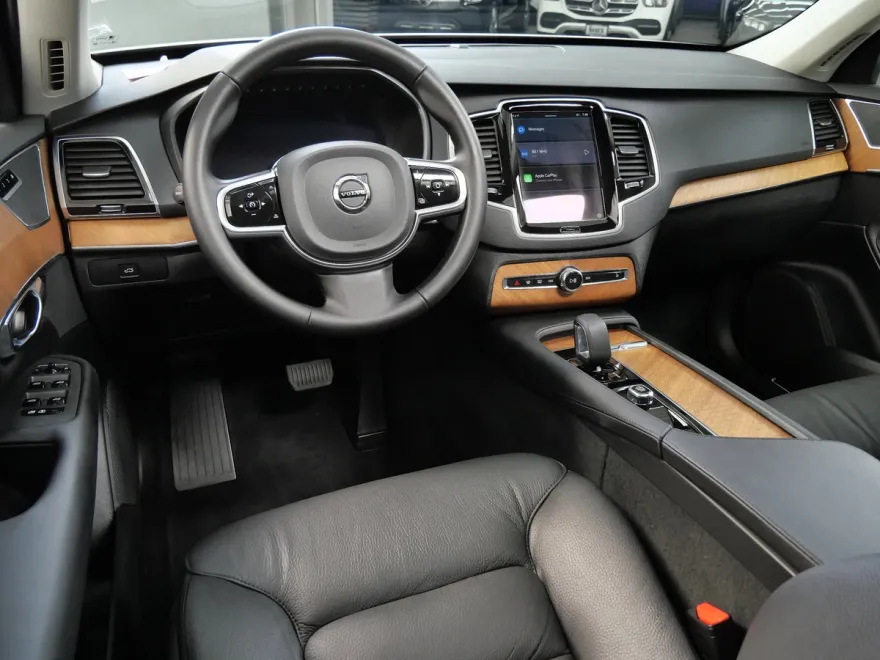 2025 Volvo XC90 Plus photo 1