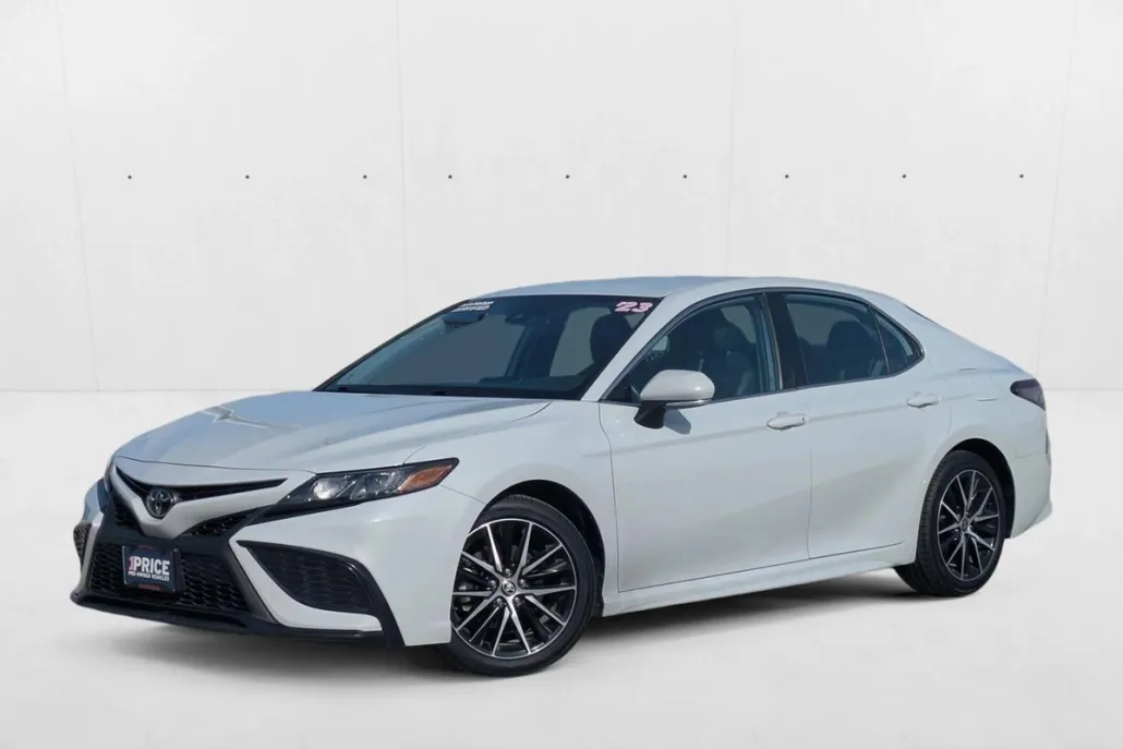 2023 Toyota Camry SE photo 1