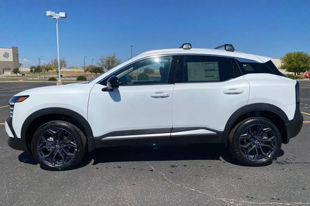 2026 Nissan Kicks SR photo 1
