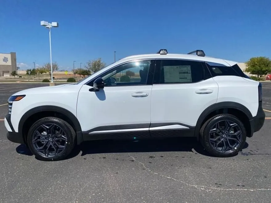 2026 Nissan Kicks SR photo 1