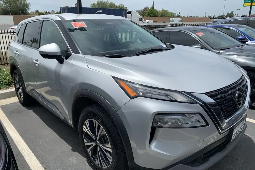 2021 Nissan Rogue SV photo 1