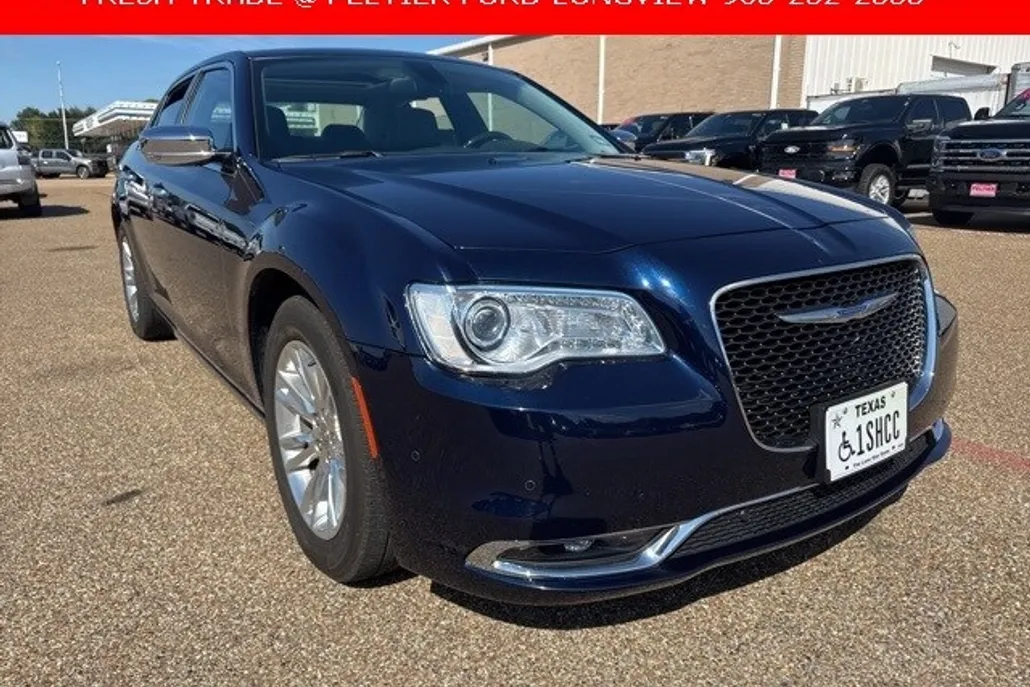 2015 Chrysler 300 C photo 1