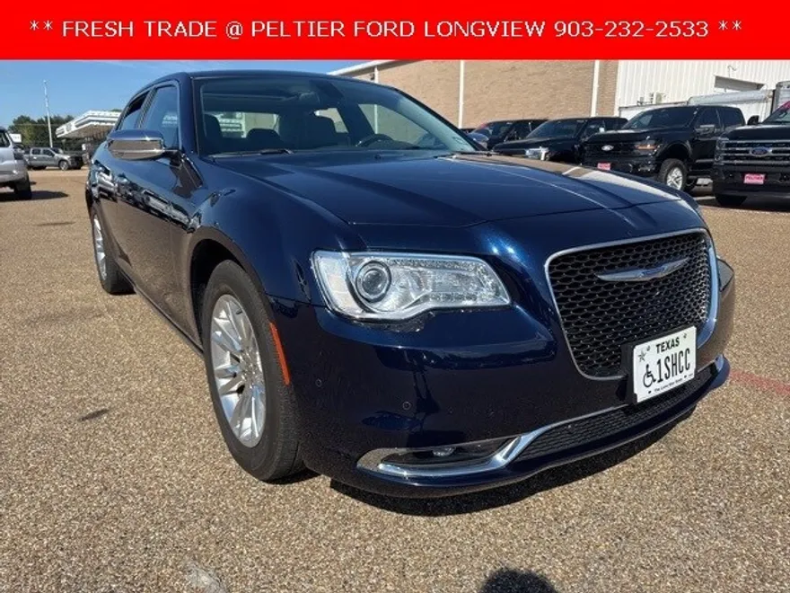2015 Chrysler 300 C photo 1