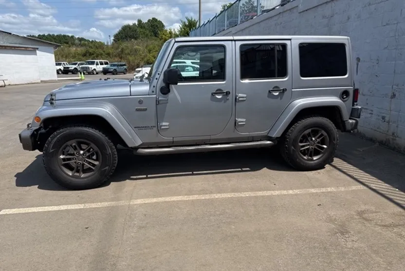 2016 Jeep Wrangler Unlimited Sahara photo 1