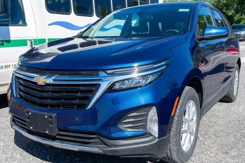 2023 Chevrolet Equinox LT photo 1