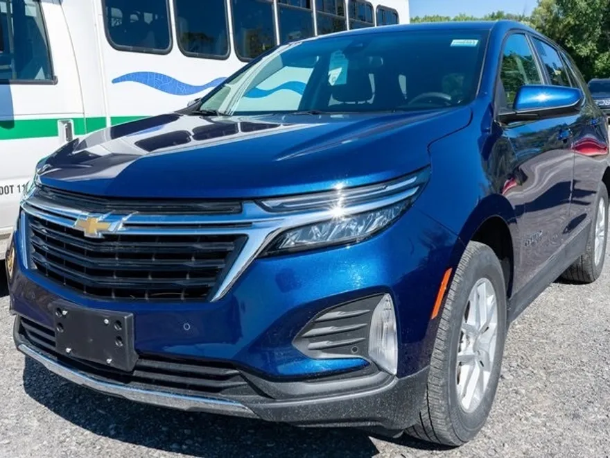 2023 Chevrolet Equinox LT photo 1
