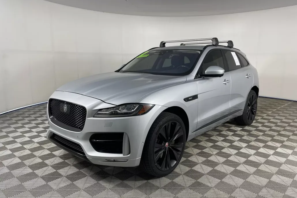 2017 Jaguar F-PACE R-Sport photo 1
