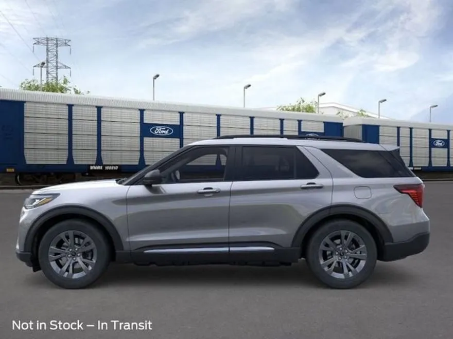 2025 Ford Explorer photo 1