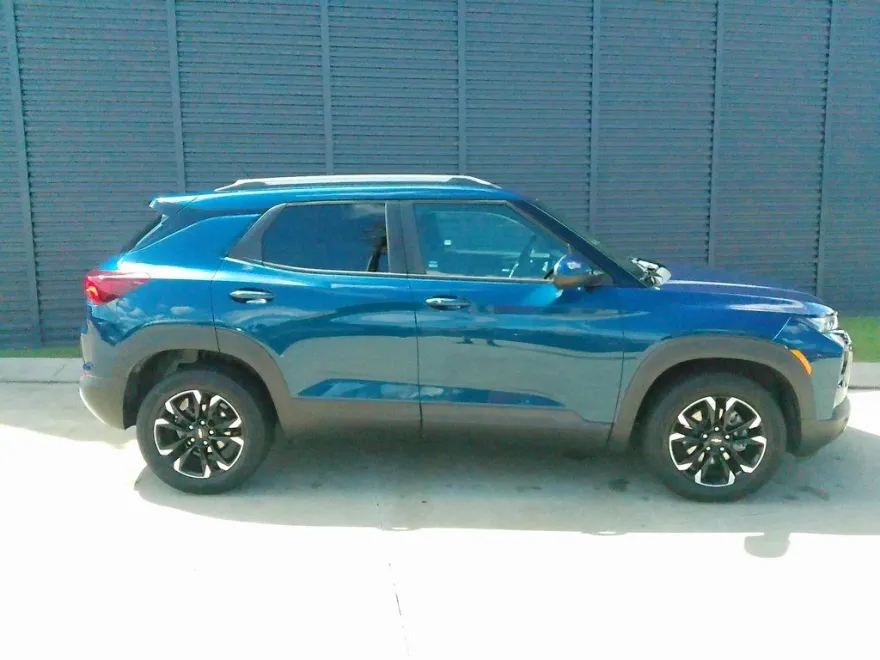 2021 Chevrolet Trailblazer LT photo 1