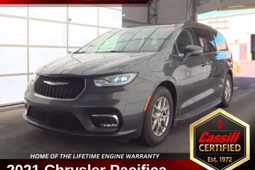 2021 Chrysler Pacifica Touring photo 1