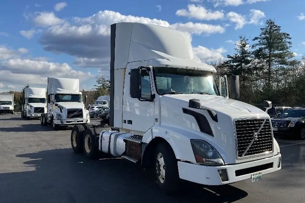 2015 Volvo Truck VNL photo 1