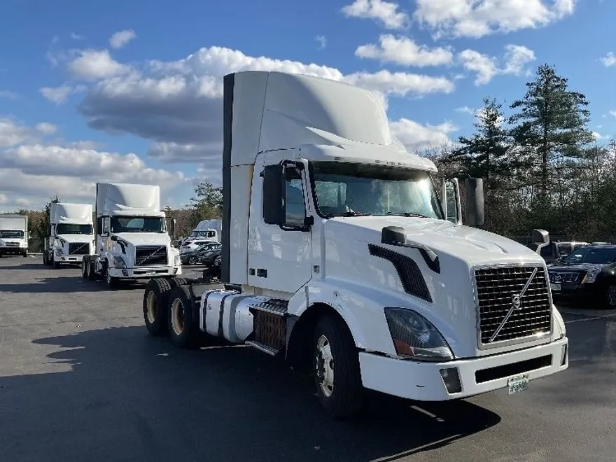 2015 Volvo Truck VNL photo 1